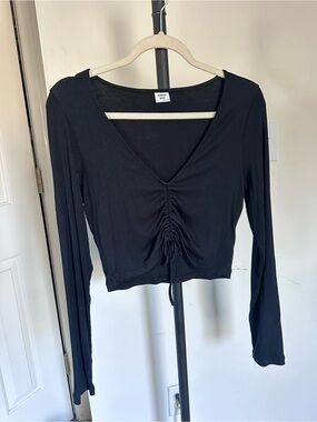 Aritzia Black Long-Sleeve V-Neck Ruched Crop Top